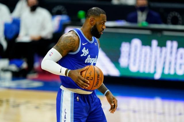 约基奇30+14+11掘金克尼克斯 独行侠大胜爵士